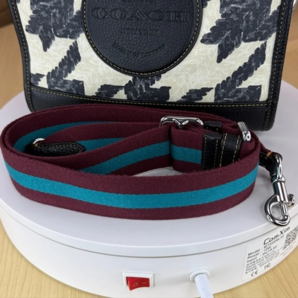 COACH - Dempsey Tote 22 With Houndstooth Print And Patch